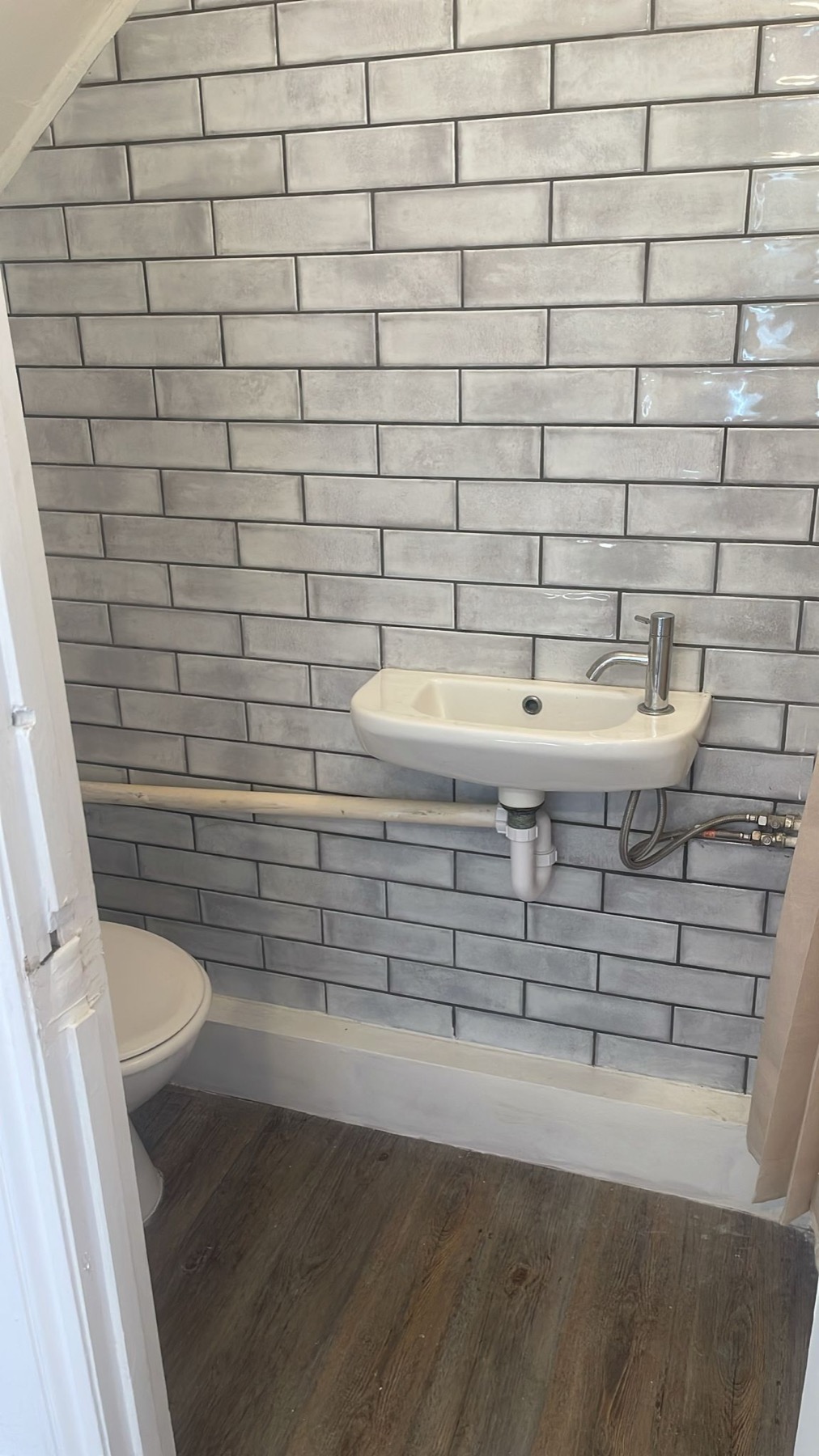 Bright room with wood flooring at 194 Tilehurst Road